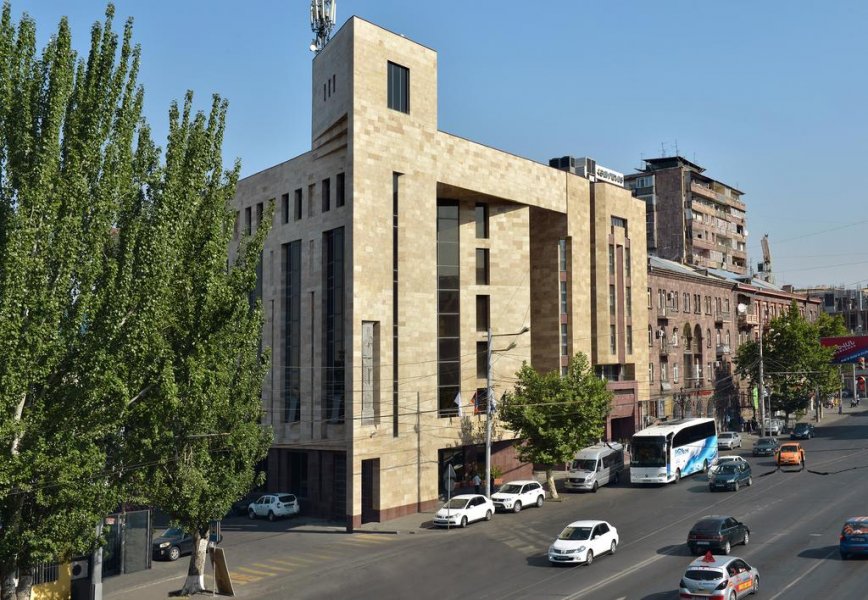 Ani central ереван. Central hotel yerevan. Отель ani grand hotel yerevan. Отель в ереване ани централ. Отель silachi hotel ереван 3.