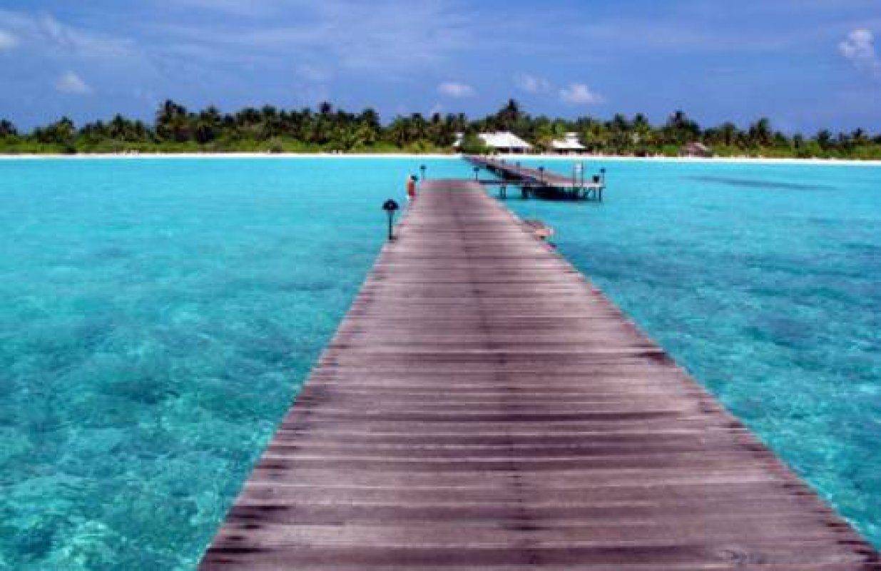 Fun island. Бюджетные Мальдивы. Kuramathi Maldives. Тренд Айленд фото. Funny Islands.
