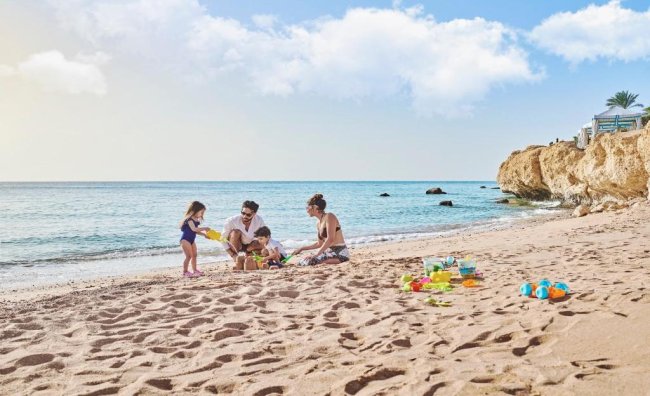 Песчаный пляж в Four Seasons Resort Sharm El Sheikh 5*, Шаркс Бей