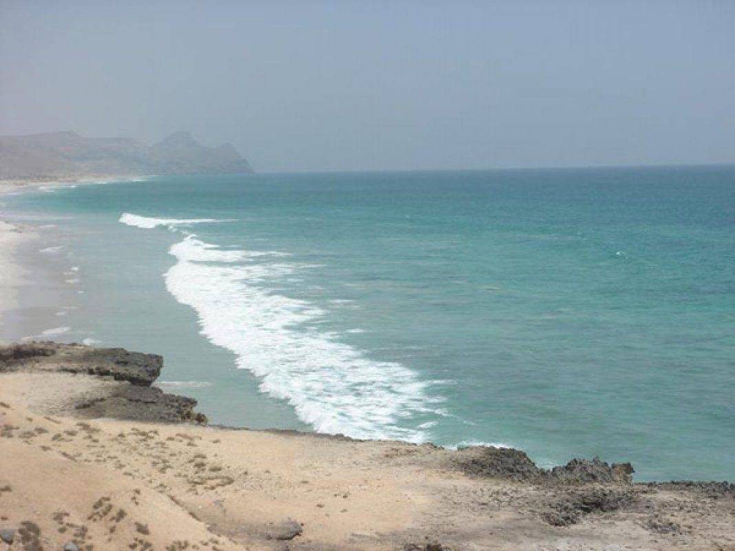 Коло оману. Салала август Оман. Оман Салала море. Султанат Оман пляжи. Пляжи салалы Оман.